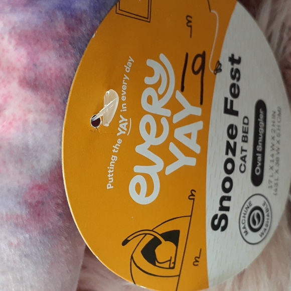 Brand New PETCO TYE DIE GALAXY CAT HEAD DONUT BED - Picture 4 of 5